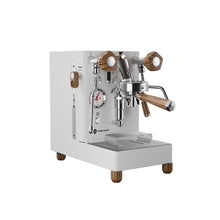 Lelit MaraX espresso maker featuring E61 group head technology for stable brewing temperature and rich crema